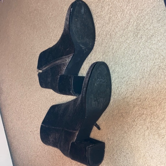 Gray velvet booties - Picture 2 of 2